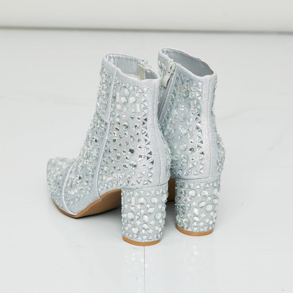 Forever Link NWT Glitter Point Toe Booties in Silver - Picture 7 of 7